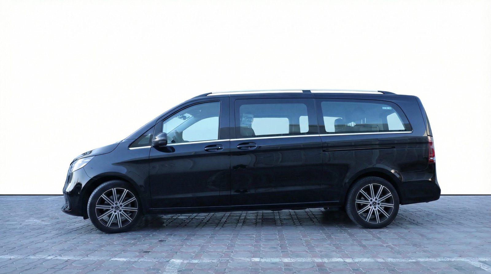 Mercedes-Benz V-Class from the Elite Rose Limo fleet